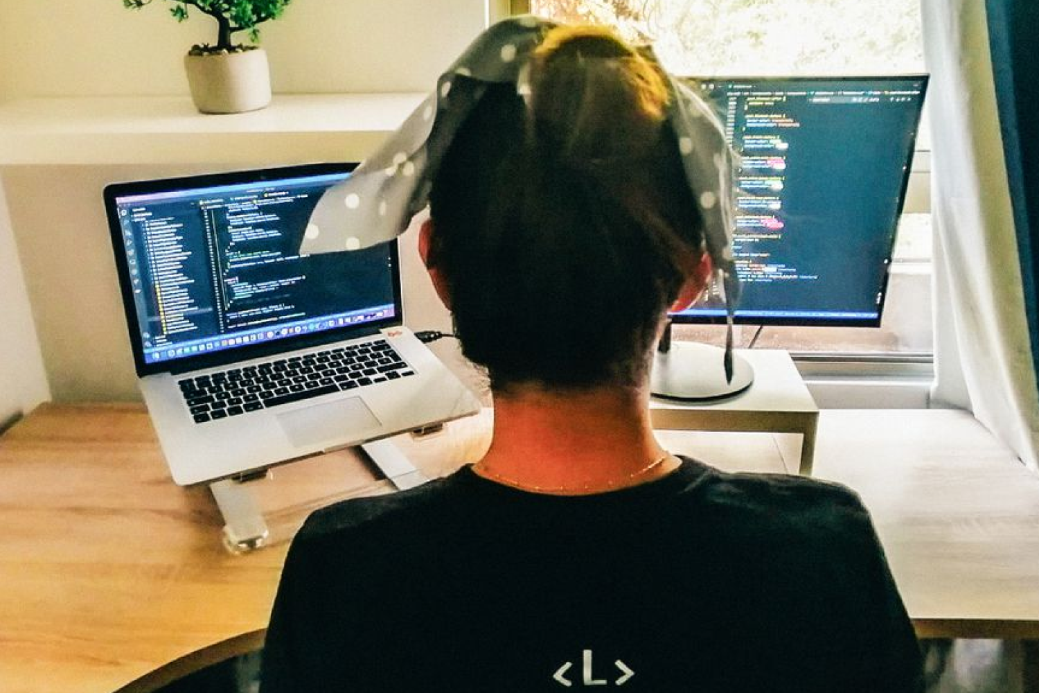 Pese a la intención de aumentar la participación laboral femenina en tecnología, el porcentaje de mujeres es muy bajo en comparación a hombres.