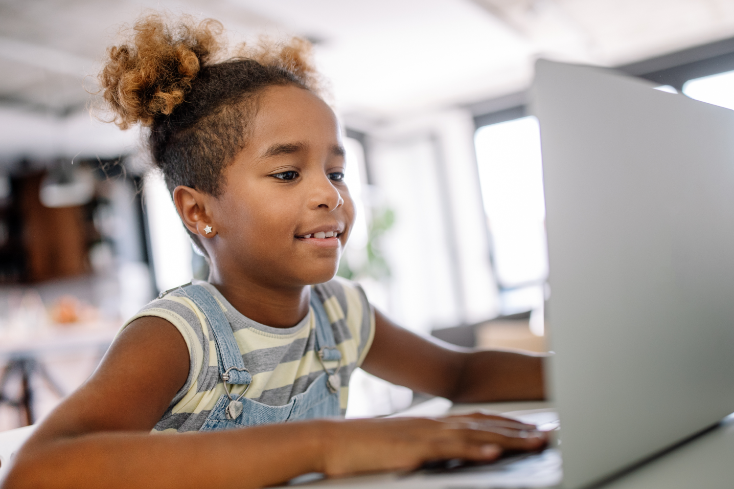 Las mujeres son minoría en la formación de carreras y programas de tecnología e información, en un mundo donde la economía digital es el futuro.