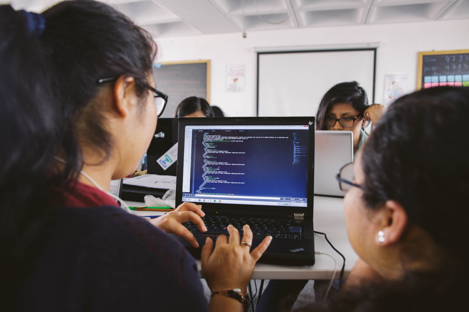 Según un estudio, el 24% de las compañías tienen planes de inclusión y en Colombia hay talento diverso, como el de las developers de Laboratoria.