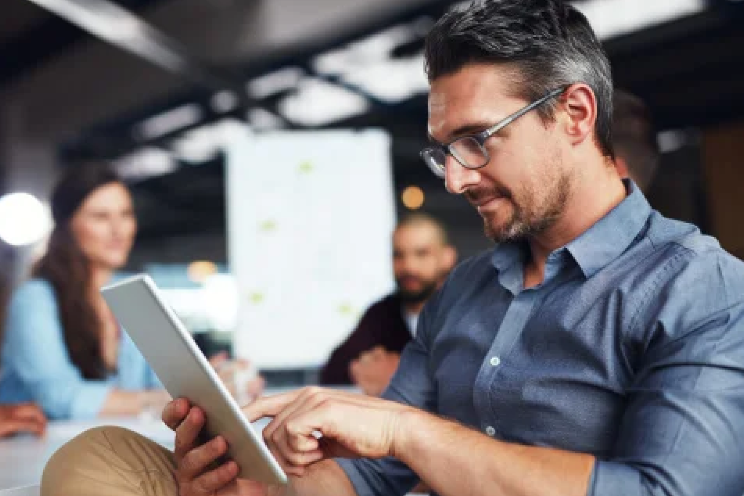 Tendencias de reclutamiento y factores que impactan el mercado laboral tecnológico para que las organizaciones puedan adaptar sus planes de compensación y beneficios.