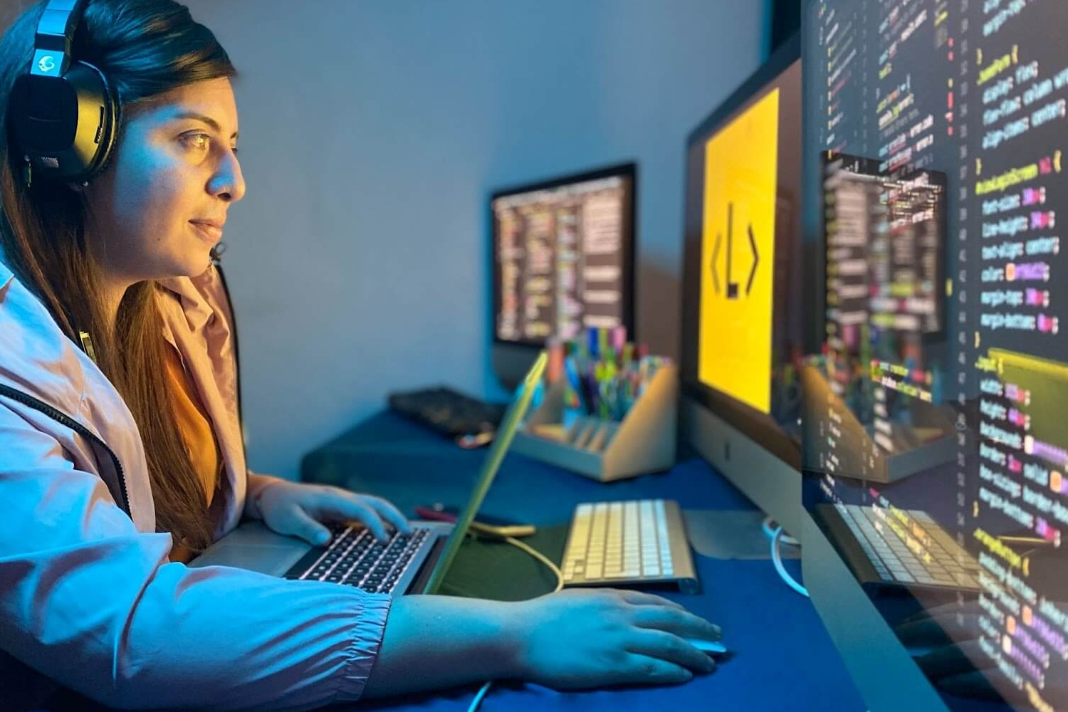 A Laboratória, pioneira no treinamento de mulheres em desenvolvimento web, enxergou este desequilíbrio social há mais de oito anos e, desde então, já formou mais de 2.500 programadoras