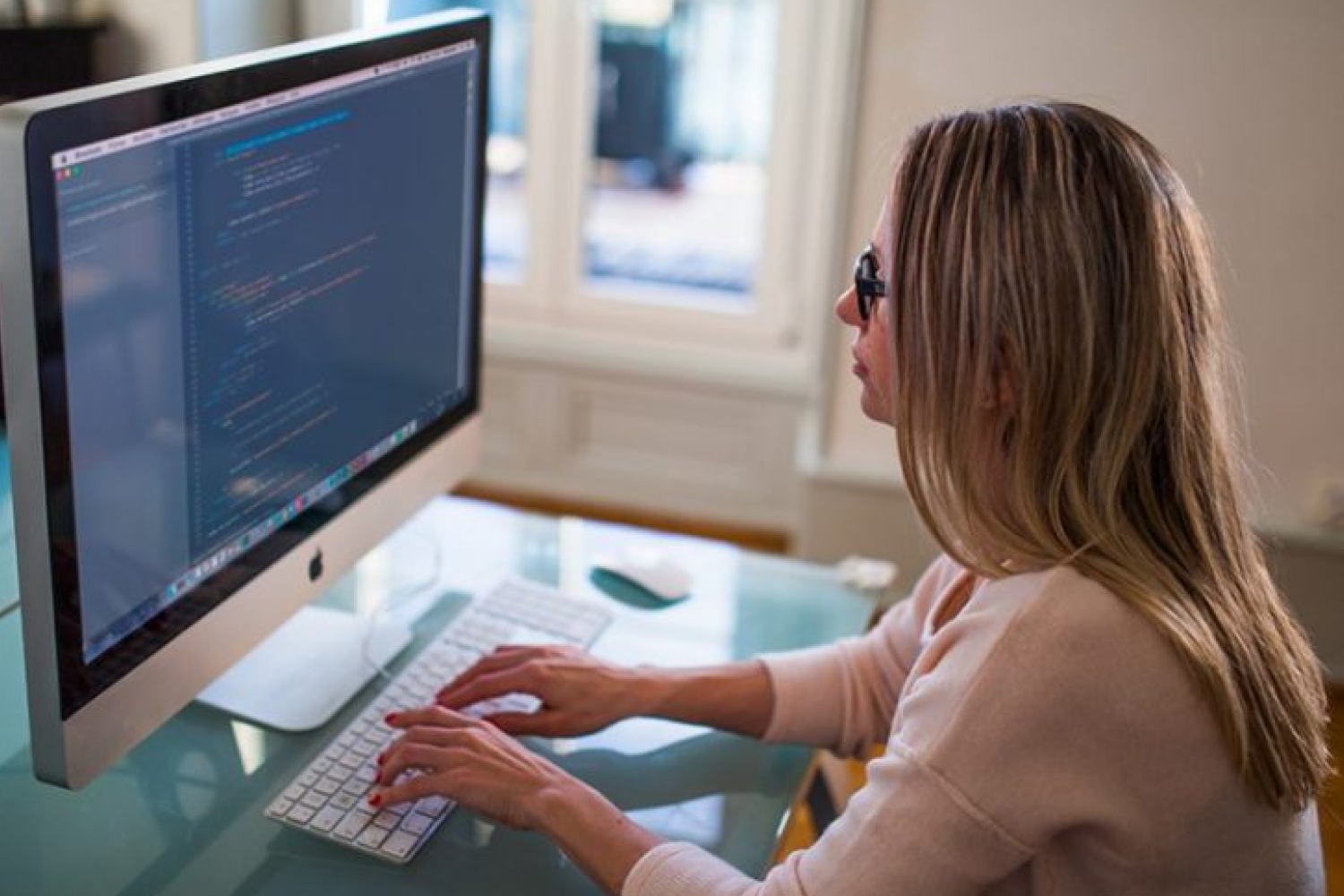 La cifra es preocupante y por eso en el sector estiman como fundamental la inclusión femenina en el área digital, entendiéndola como la clave para el crecimiento y sostenibilidad de las organizaciones.