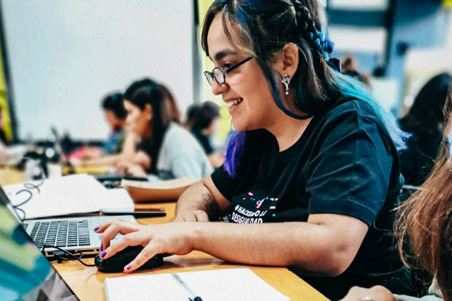 Para el 2022 se van a necesitar más de 1.2 M de desarrolladores en LATAM. Sin embargo, tan solo 3 de cada 10 personas en ciencia y tecnología son mujeres.